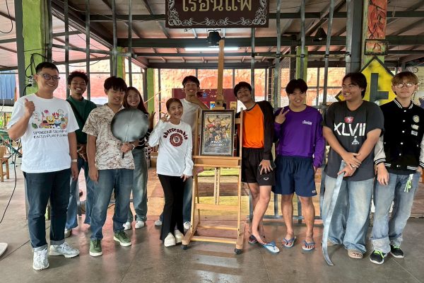 เรื่องเล่า สายลับผัดกระเพรา ต้นรากศิษย์ครูช่างแห่งละครมรดกใหม่ สู่นักศึกษานิเทศฯสื่อสารดิจิทัลวไลยอลงกรณ์ฯ ผงาดละครเวทีสะท้อนแง่คิดวอนสังคมเปิดพื้นที่ยืน ยุติการตีตราเหยียดหยามศักดิ์ศรีความเป็นมนุษย์