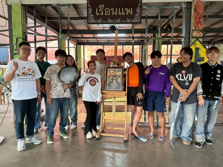 เรื่องเล่า สายลับผัดกระเพรา ต้นรากศิษย์ครูช่างแห่งละครมรดกใหม่ สู่นักศึกษานิเทศฯสื่อสารดิจิทัลวไลยอลงกรณ์ฯ ผงาดละครเวทีสะท้อนแง่คิดวอนสังคมเปิดพื้นที่ยืน ยุติการตีตราเหยียดหยามศักดิ์ศรีความเป็นมนุษย์